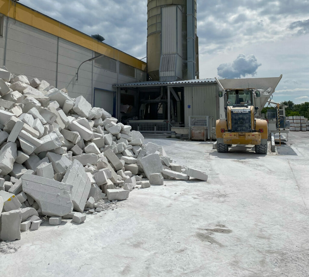 Recycling von Ytong am Betriebsgelände der Xella Porenbeton GmbH